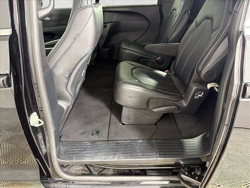 Used 2025 Chrysler Pacifica Select FWD image 20