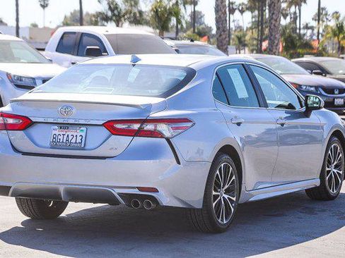 Certified 2019 Toyota Camry SE image 4