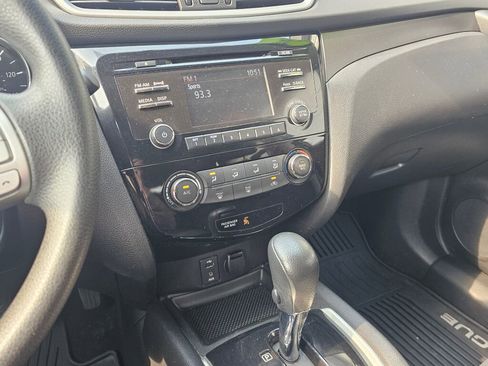 Used 2016 Nissan Rogue SV image 29