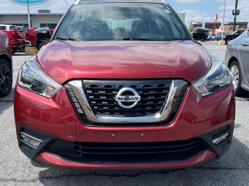 Used 2019 Nissan Kicks SR w/ SR Premium Package FWD image 2