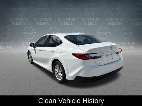 Used 2025 Toyota Camry LE image 3