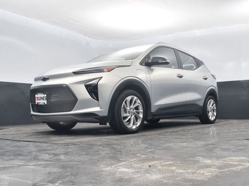 Used 2023 Chevrolet Bolt EUV LT image 41