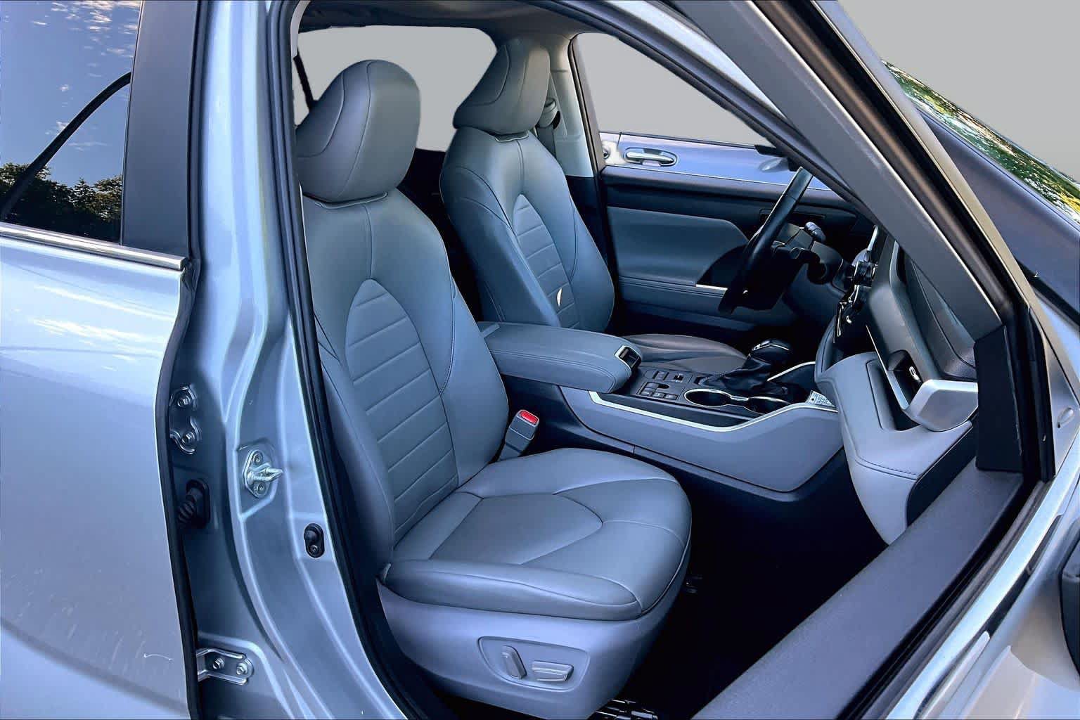 Used 2023 Toyota Highlander XLE AWD/4WD image 8