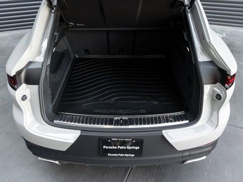 Certified 2025 Porsche Cayenne Coupe image 28