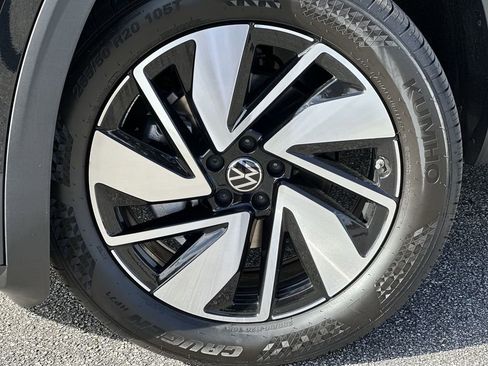 New 2026 Volkswagen Atlas SE image 10