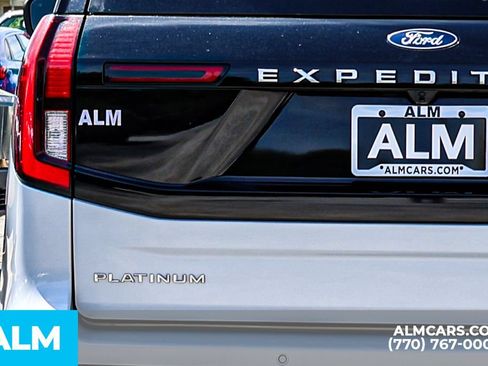 Used 2025 Ford Expedition Platinum AWD/4WD image 13
