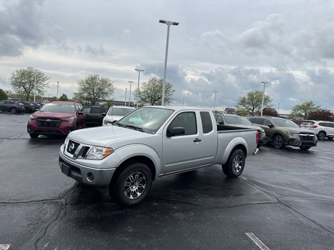 Used 2010 Nissan Frontier SE w/ Power Pkg RWD image 2