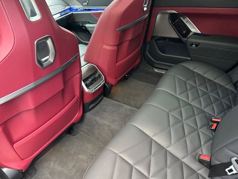 Used 2023 BMW 740i w/ Parking Assistance Package RWD image 11