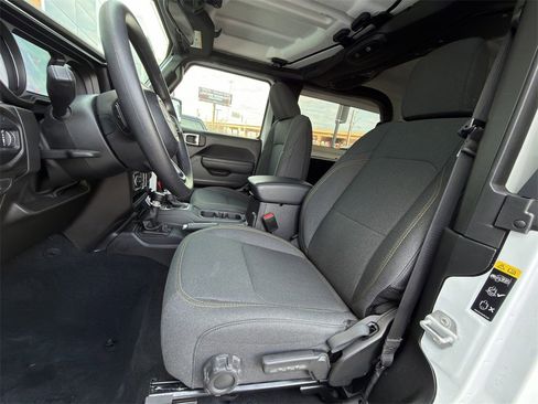 Used 2025 Jeep Wrangler Sport image 21