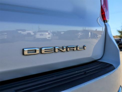 Used 2022 GMC Yukon XL Denali w/ Denali Ultimate Package image 13