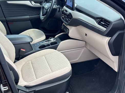 Used 2021 Ford Escape SE w/ Convenience Package FWD image 11