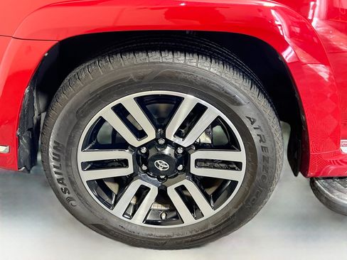 Used 2021 Toyota 4Runner Limited image 13