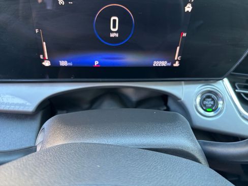 Used 2025 Chevrolet Trax LT image 34