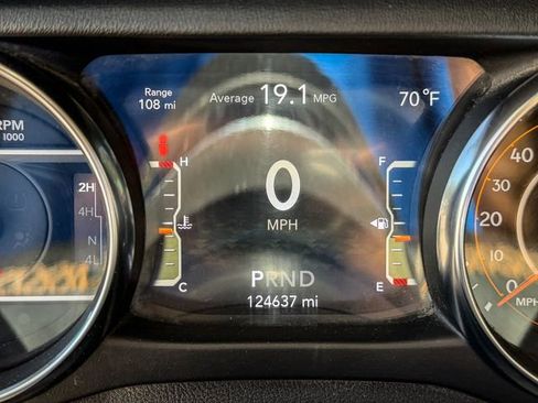 Used 2021 Jeep Wrangler Unlimited Sahara AWD/4WD image 13