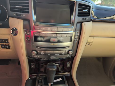 Used 2011 Lexus LX 570 4WD w/ Luxury Pkg image 10