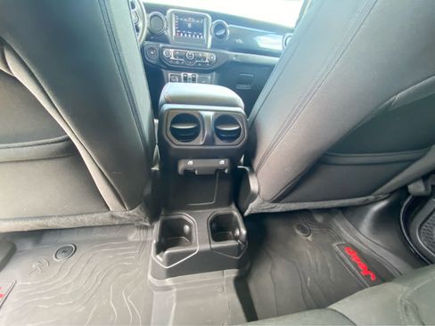 Used 2022 Jeep Gladiator Sport AWD/4WD image 17