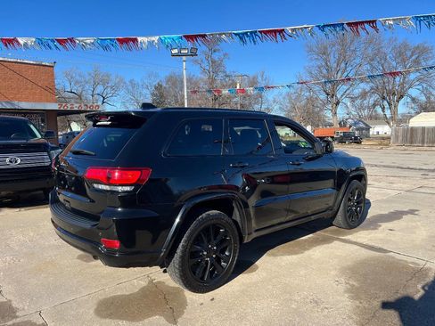 Used 2020 Jeep Grand Cherokee Altitude image 6