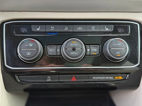 Used 2021 Volkswagen Atlas SEL Premium image 32