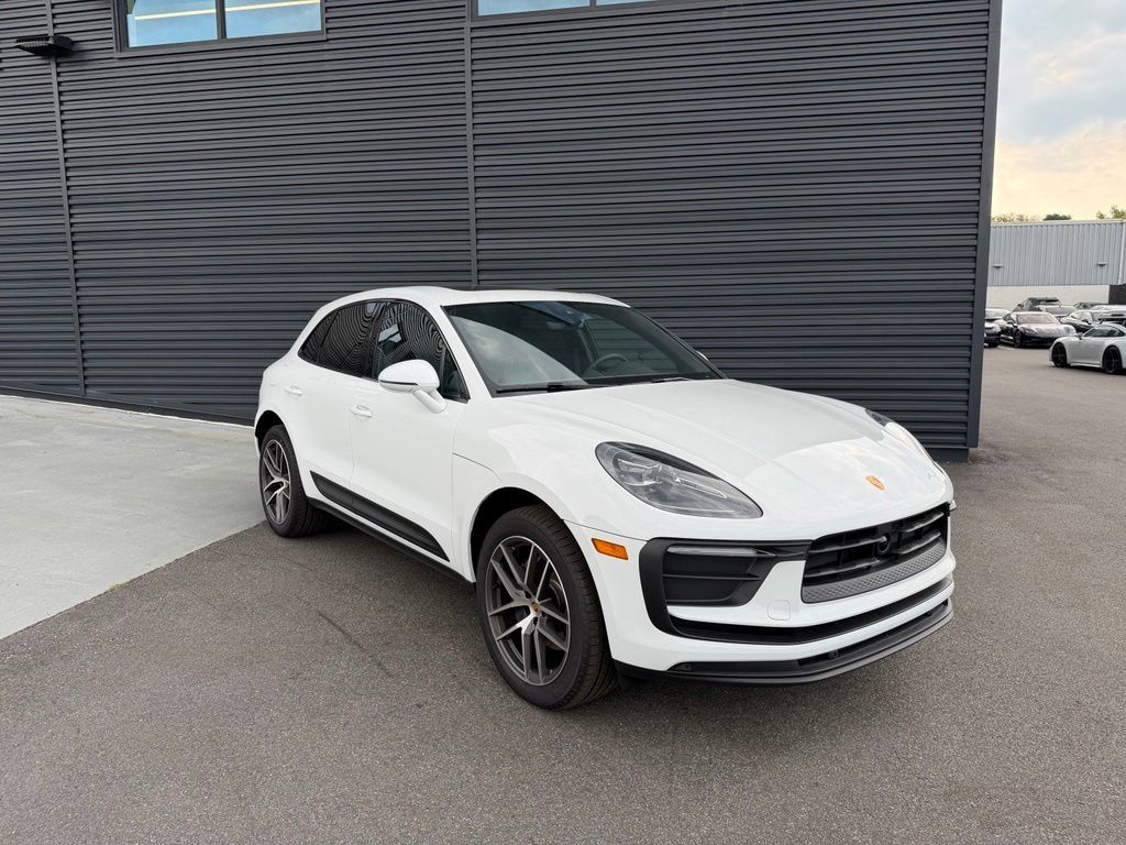 Used 2026 Porsche Macan AWD/4WD image 6