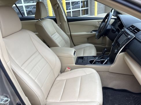 Used 2017 Toyota Camry XLE image 33
