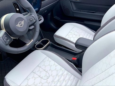 Certified 2025 MINI Cooper S image 19