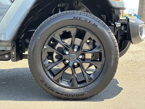 Used 2024 Jeep Wrangler Sahara image 38