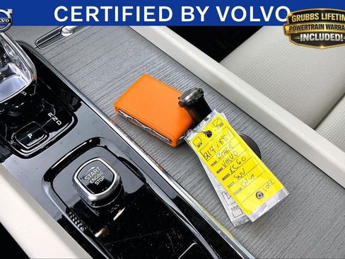 Used 2025 Volvo XC60 B5 Ultra w/ Protection Package Premier AWD/4WD image 12