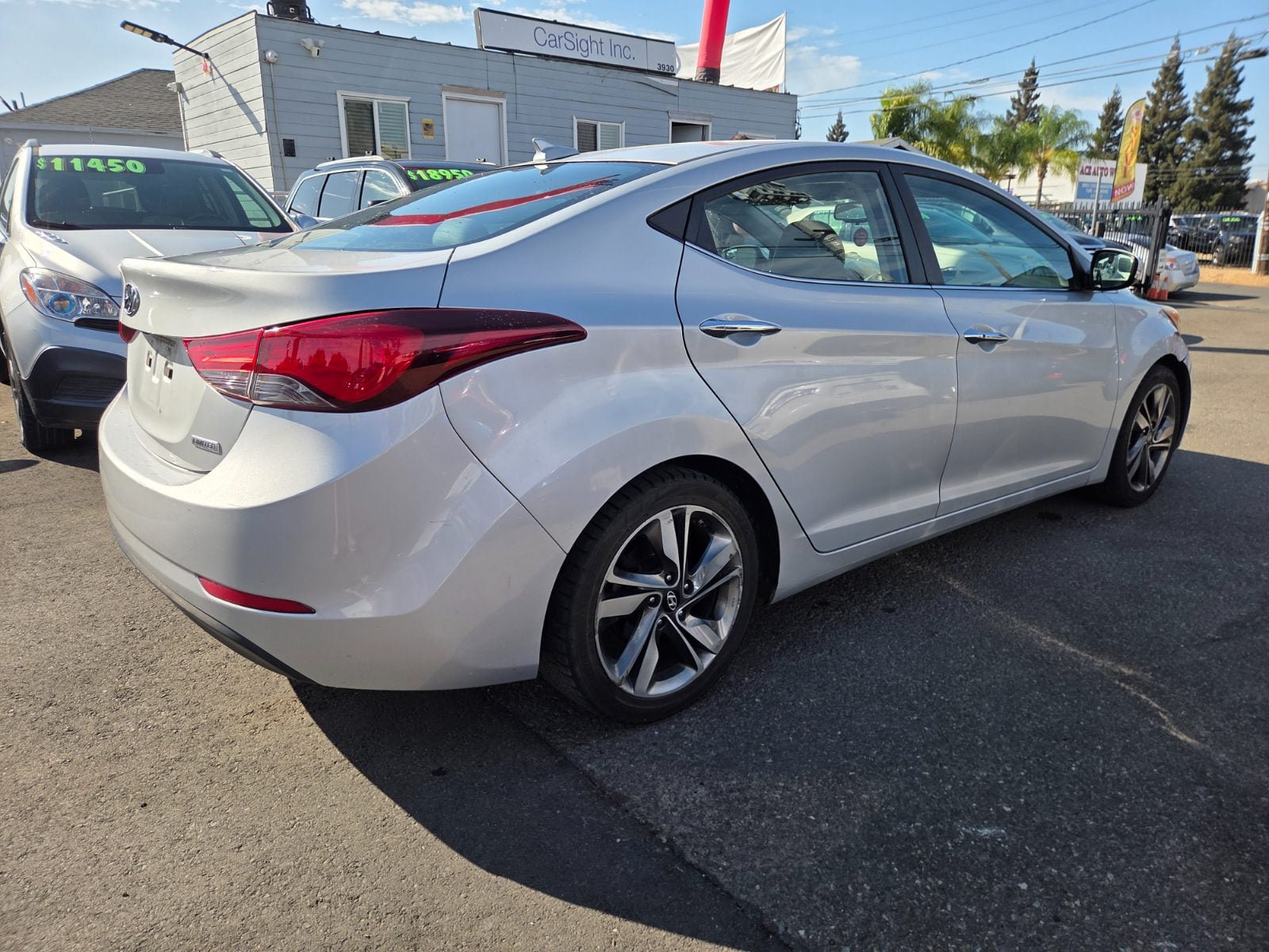 Used 2014 Hyundai Elantra Limited w/ Option Group 03 FWD image 4