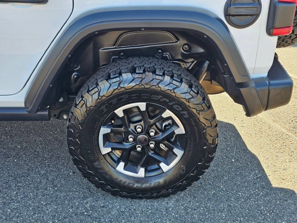 Used 2025 Jeep Wrangler Unlimited Rubicon AWD/4WD image 12