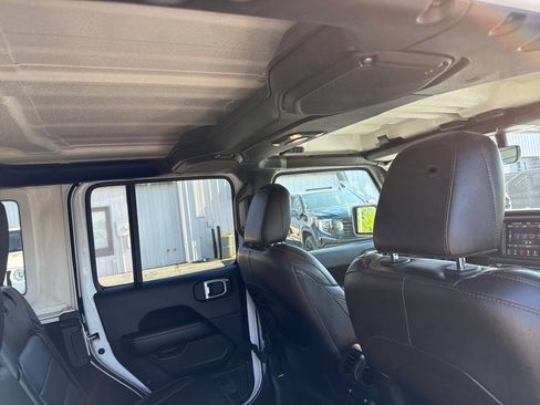 Used 2019 Jeep Wrangler Unlimited Sahara w/ Uconnect 4C Nav & Sound Group AWD/4WD image 14