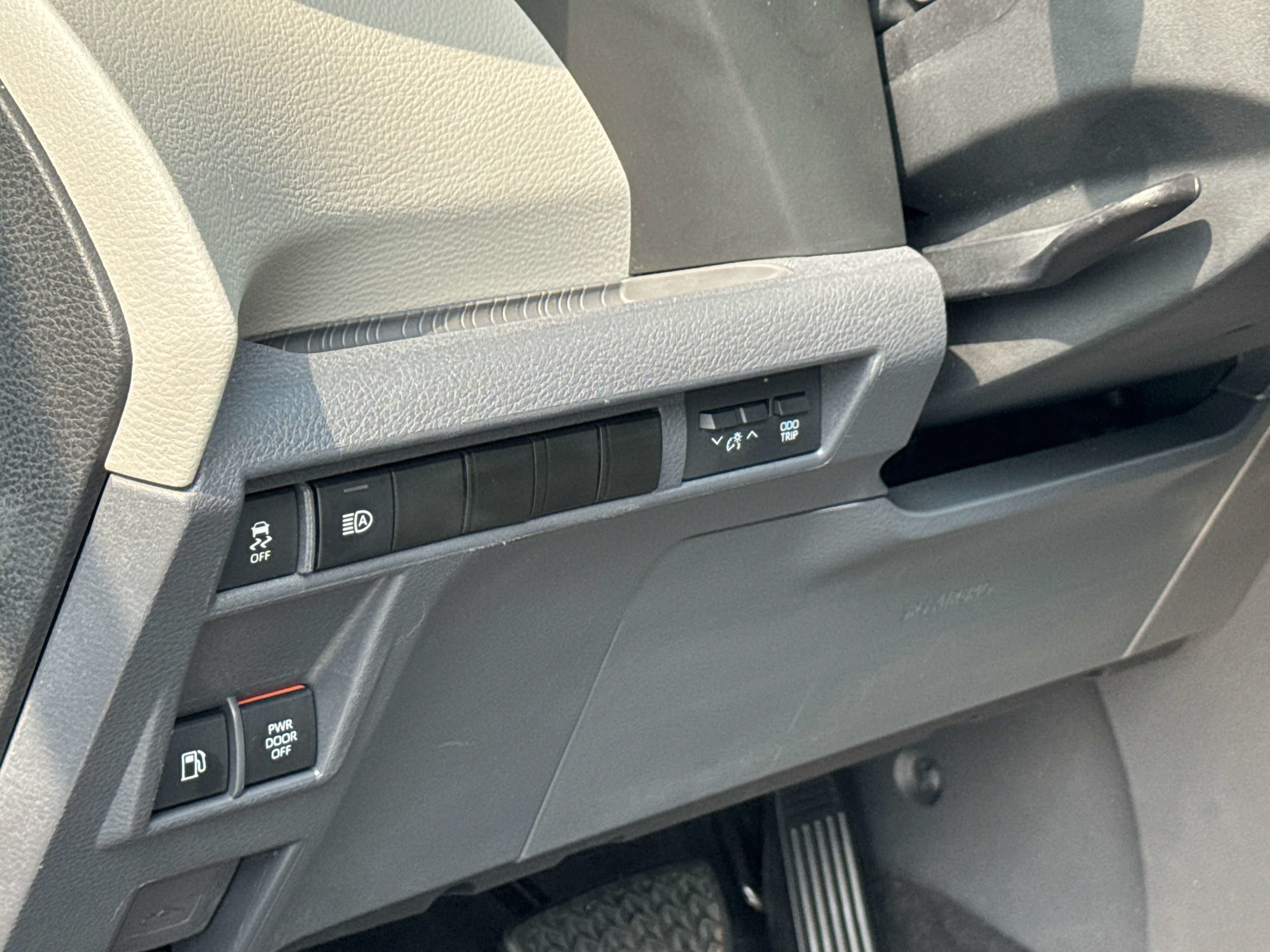 Used 2021 Toyota Sienna XLE FWD image 24