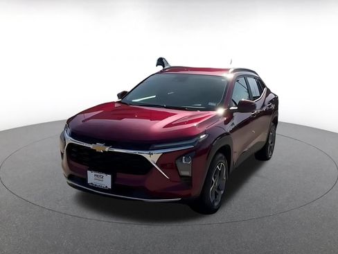 Used 2025 Chevrolet Trax LT FWD image 10
