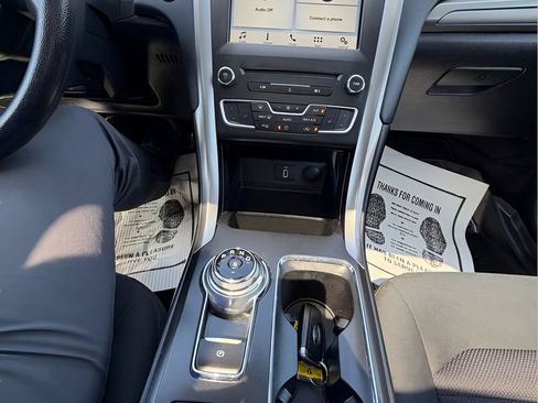 Used 2018 Ford Fusion SE w/ Fusion SE Technology Package FWD image 23