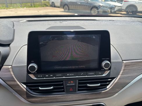 Used 2025 Nissan Altima 2.5 SV image 22