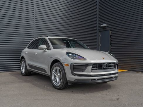 Used 2025 Porsche Macan Turbo image 7