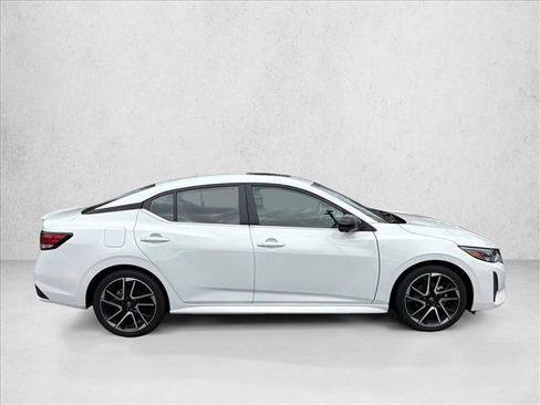 Used 2024 Nissan Sentra SR w/ SR Premium Package image 4