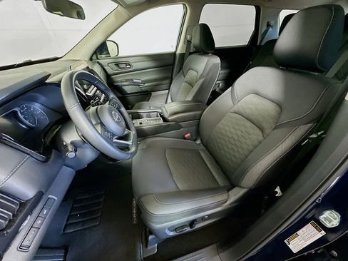 Used 2025 Nissan Pathfinder SV image 12