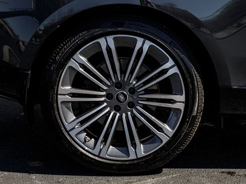 Used 2025 Land Rover Range Rover Long Wheelbase Autobiography image 15