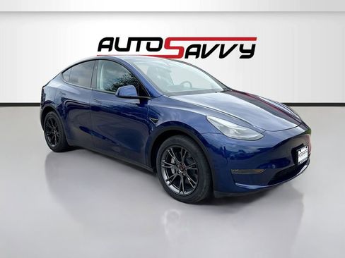 Used 2025 Tesla Model Y Long Range image 1