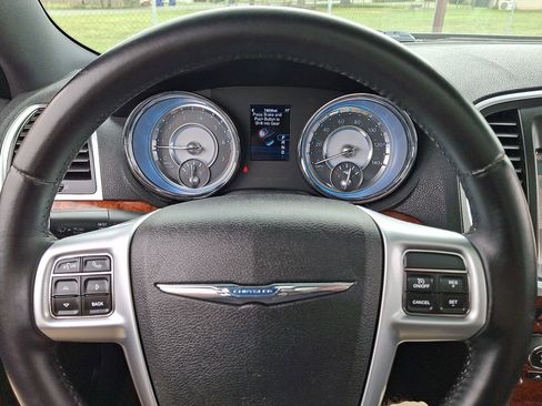 Used 2013 Chrysler 300 w/ Driver Convenience Group RWD image 20