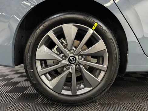 New 2026 Nissan Sentra SL FWD image 9