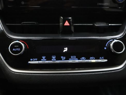 Used 2022 Toyota Corolla LE FWD image 25