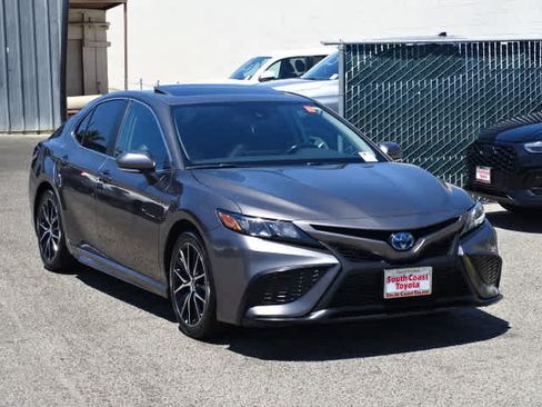 Used 2024 Toyota Camry SE w/ Audio Upgrade Package FWD image 2