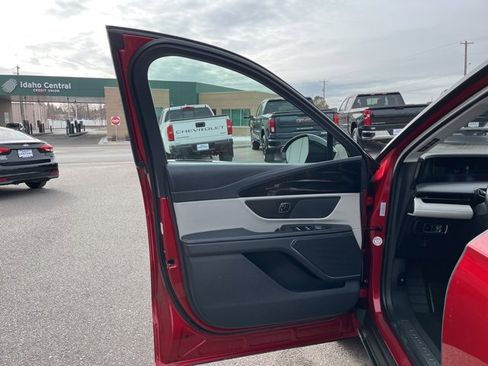 Used 2024 Lincoln Nautilus Reserve image 26