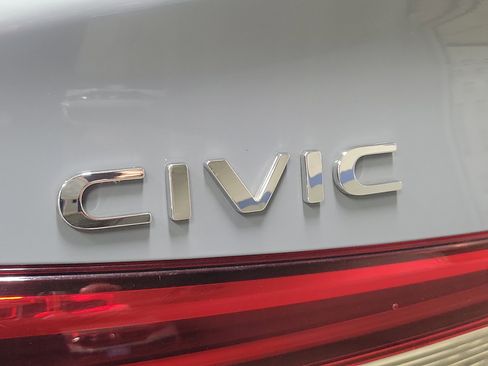 Used 2022 Honda Civic Touring image 8