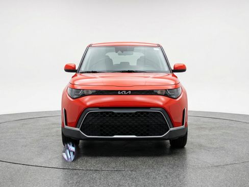 Used 2025 Kia Soul LX w/ LX Technology Package image 2