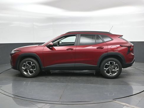 Used 2025 Chevrolet Trax LT FWD image 8