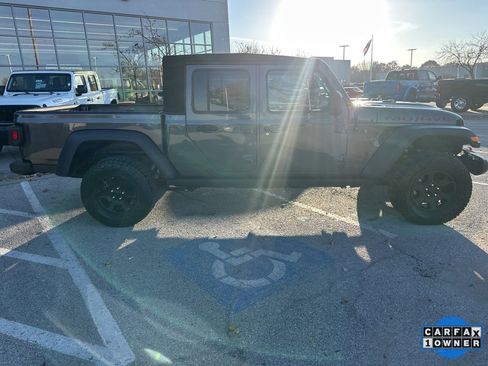 Used 2023 Jeep Gladiator Mojave w/ Cold Weather Group image 32