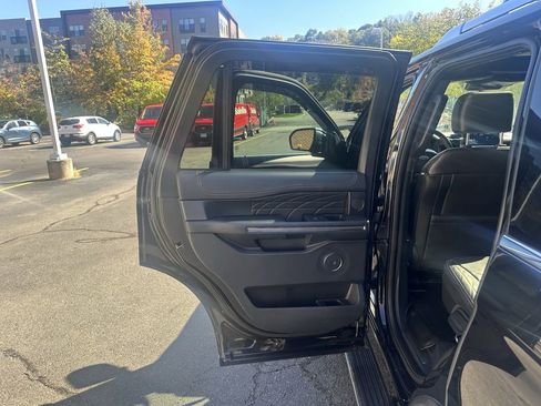 Used 2022 Ford Expedition Platinum image 15