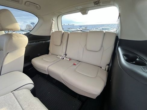 Used 2024 Nissan Armada Platinum w/ Captain's Chairs Package image 9